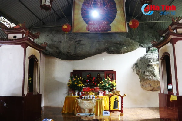Photo: Độc đáo ngôi chùa nằm trong hang đá ở Hà Tĩnh