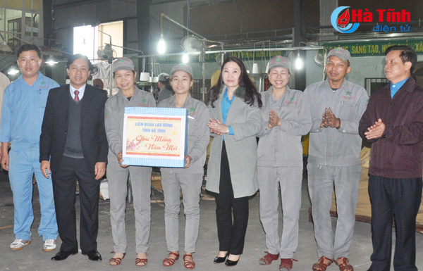 dong vien cong nhan thi dua san xuat dau nam