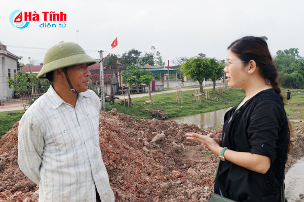 dan khen cac bi thu chi bo kiem thon truong lam duoc viec