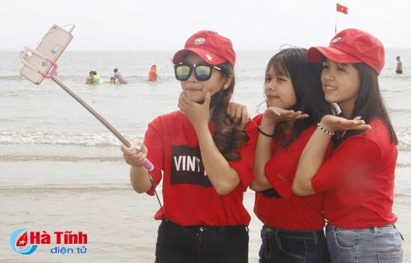 du khach den bien loc ha dong nhu hoi