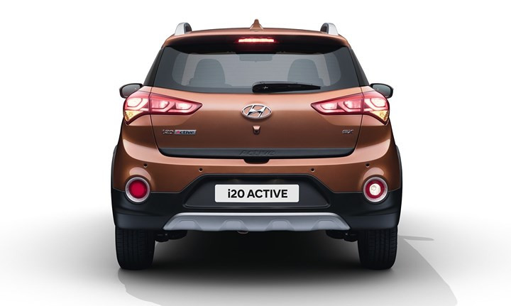 kham pha hyundai i20 active 2018 gia chi tu 238 trieu dong
