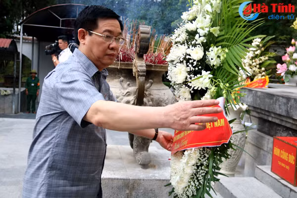 pho thu tuong chinh phu vuong dinh hue dang huong tai nga ba dong loc