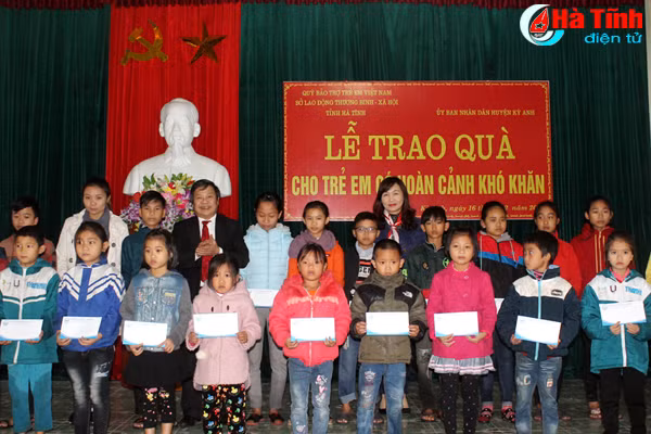 trao 200 trieu ho tro tre em hoan canh kho khan o ky anh