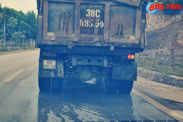 xe cho cat gay o nhiem moi truong anh huong an toan giao thong