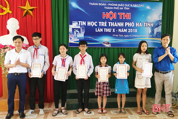 4 thi sinh xuat sac gianh giai nhat hoi thi tin hoc tre tp ha tinh