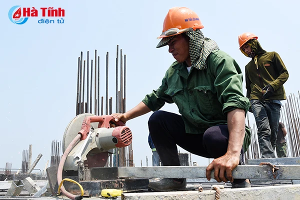 tren cong truong du an nha o xa hoi dau tien cua ha tinh