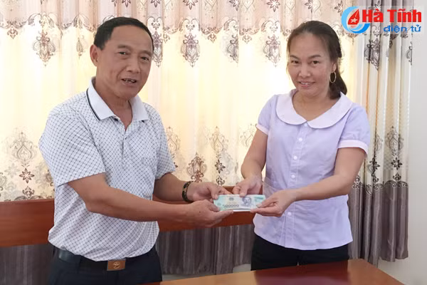 bao ve kho bac huong khe tra lai tien cho khach hang danh roi