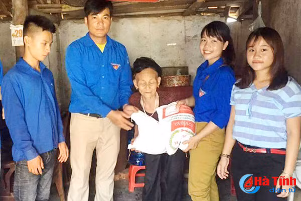 chuyen chua ke ve 2 bi thu doan xa nhan giai thuong ly tu trong