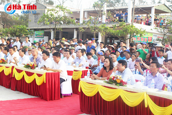 khai truong du lich bien thach hai