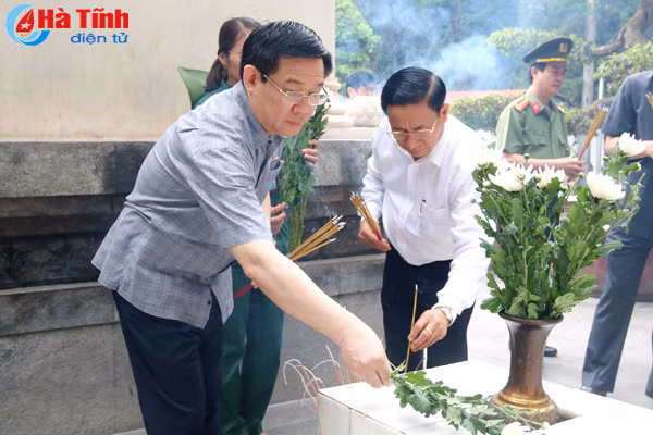 pho thu tuong chinh phu vuong dinh hue dang huong tai nga ba dong loc