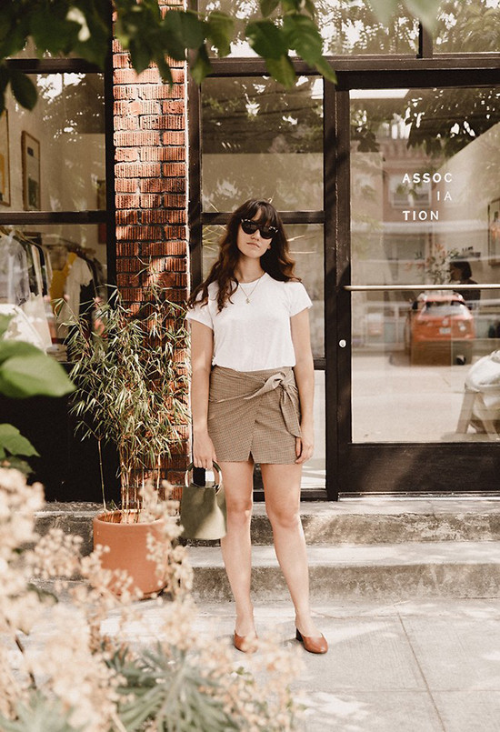 phoi trang phuc dep cung kieu ao thun don gian