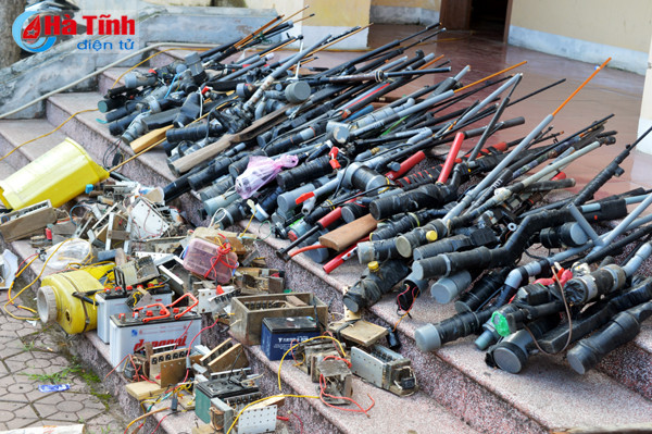 cong an nghi xuan tieu huy hon 100 khau sung tu che