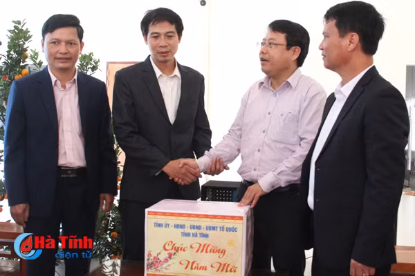 cum cong nghiep can gan san xuat voi thuong mai dich vu va du lich