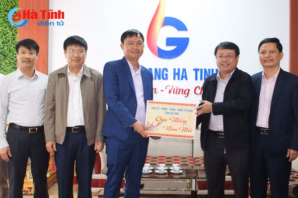 cum cong nghiep can gan san xuat voi thuong mai dich vu va du lich