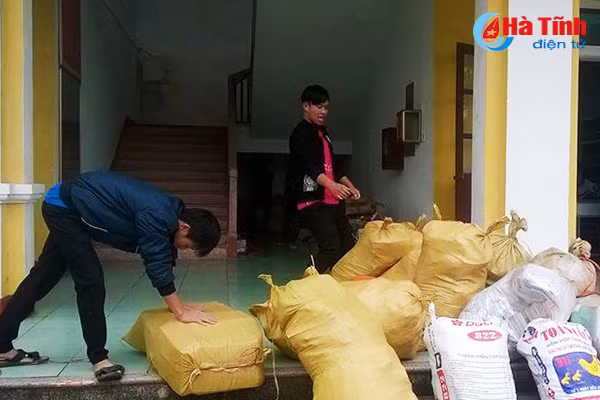 gom giay loai ban gay quy giup hoc sinh ngheo vuot kho