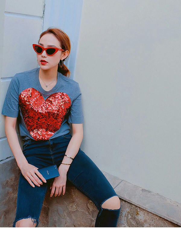 dau mua nang sao viet dien trang phuc ruc ro sac mau