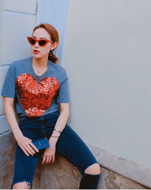 dau mua nang sao viet dien trang phuc ruc ro sac mau