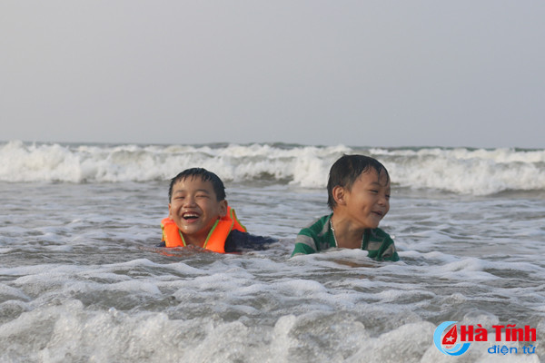 chua khai truong bien xuan hai da don ca nghin du khach