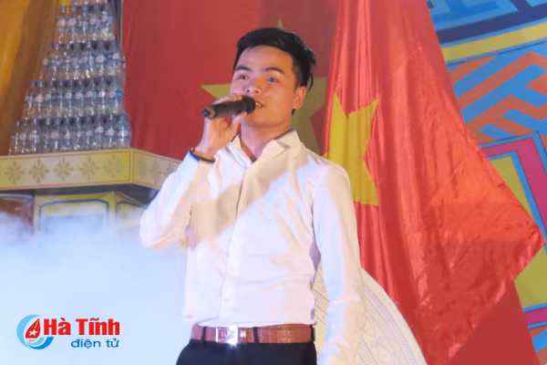 dac sac dem hoi tieng hat tu coi nguon