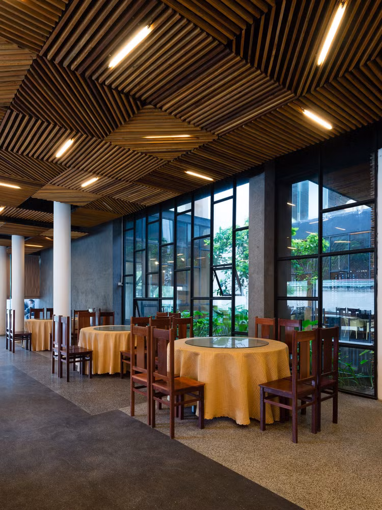 khach san o trung tam thanh vinh noi bat tren bao nuoc ngoai