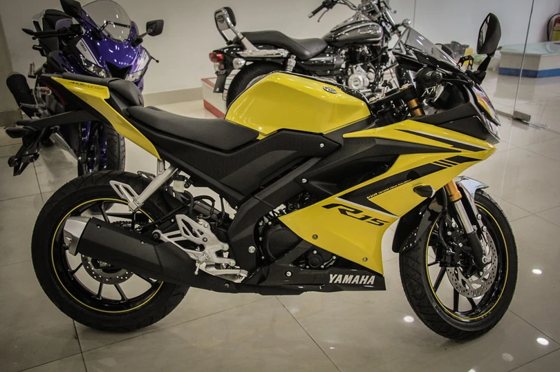 yamaha yzf r15 mau vang racing ve viet nam gia 78 trieu
