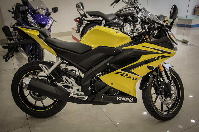 yamaha yzf r15 mau vang racing ve viet nam gia 78 trieu