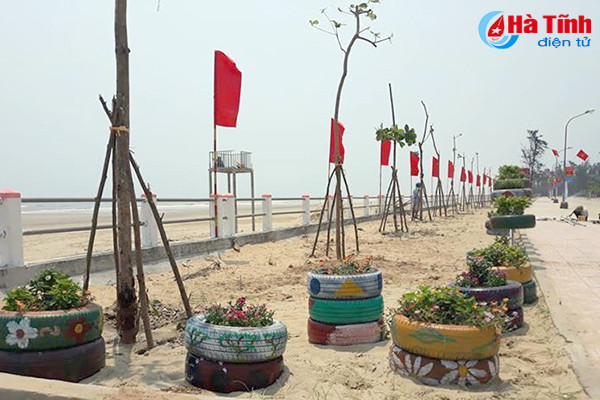 gan 2 700 luot doan vien thanh nien ha tinh ra quan ve sinh bai bien