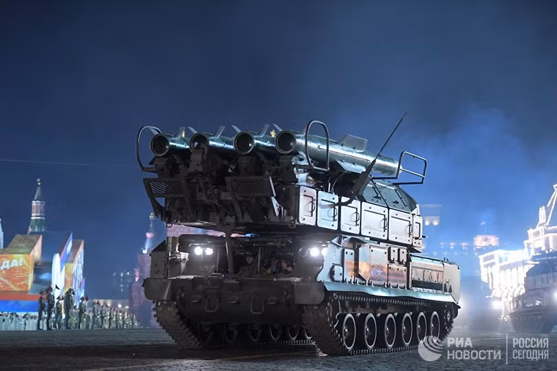 can canh dan vu khi toi tan dien tap duyet binh tai quang truong do