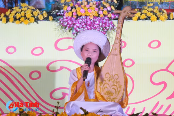 dac sac dem hoi tieng hat tu coi nguon