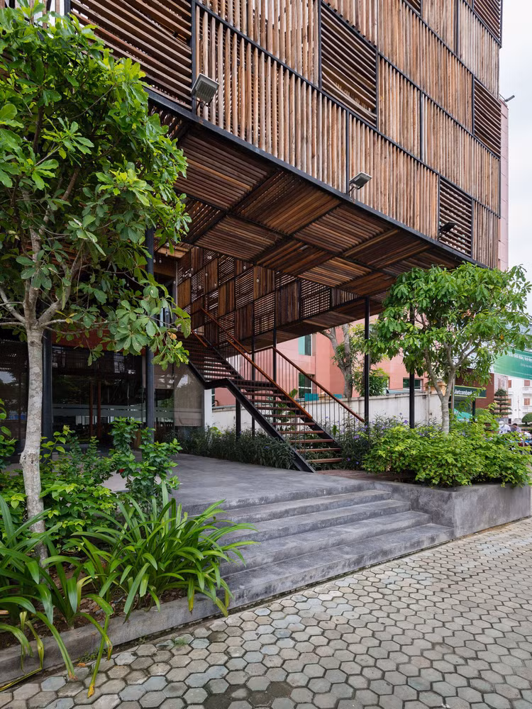 khach san o trung tam thanh vinh noi bat tren bao nuoc ngoai