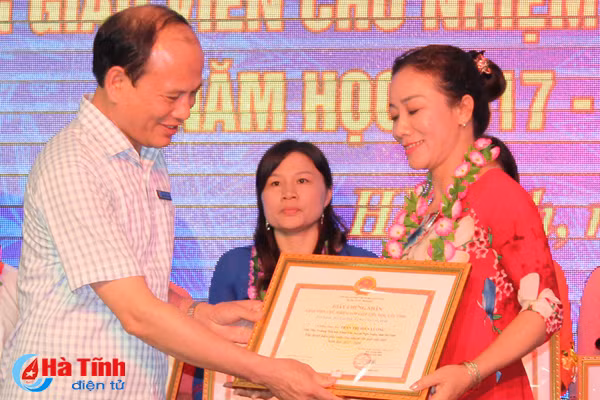 vinh danh 40 giao vien chu nhiem lop gioi cap tinh bac tieu hoc