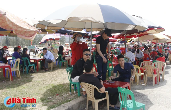 du khach den bien loc ha dong nhu hoi