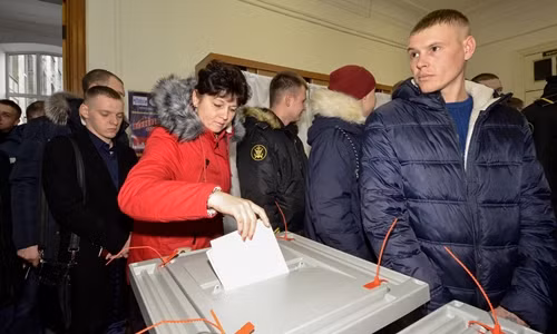 quang canh cu tri nga di bo phieu bau cu tong thong