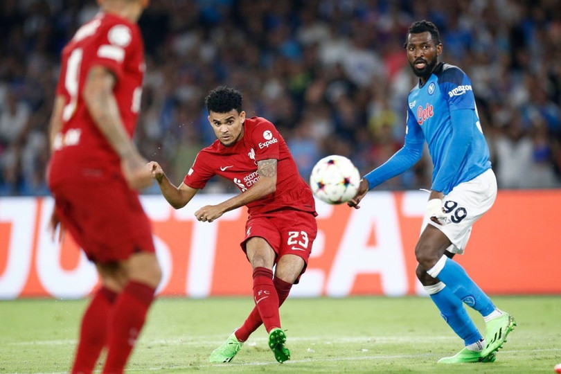 Liverpool thảm bại Napoli 1-4