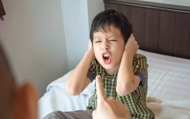 Trẻ thích cãi lại tưởng là không ngoan, ai ngờ tương lai càng hứa hẹn