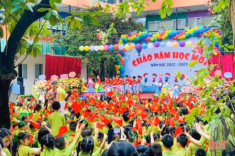 Các trường học ở Hà Tĩnh vui ngày khai trường, chào mừng năm học mới