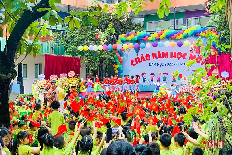 Các trường học ở Hà Tĩnh vui ngày khai trường, chào mừng năm học mới