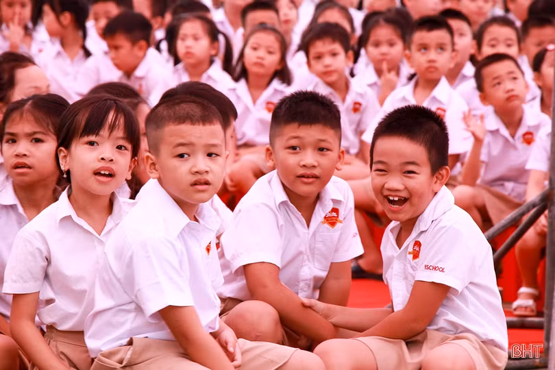 Các trường học ở Hà Tĩnh vui ngày khai trường, chào mừng năm học mới