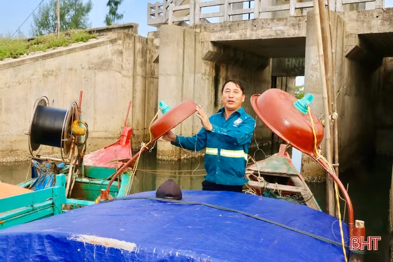 Giá dầu tăng cao, ngư dân Hà Tĩnh tiến thoái lưỡng nan