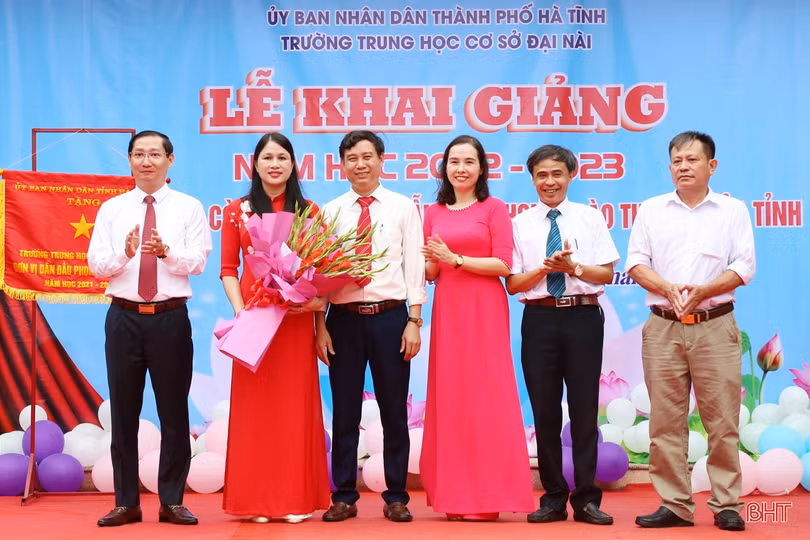 Các trường học ở Hà Tĩnh vui ngày khai trường, chào mừng năm học mới