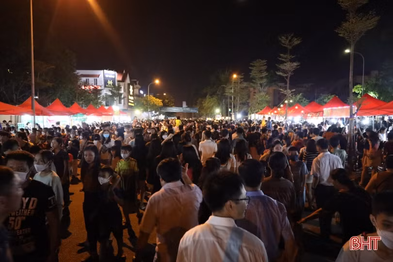 Chợ đêm kết hợp phố đi bộ - không gian mới mẻ giữa trung tâm thành phố