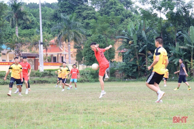 Giao lưu bóng đá gây quỹ ủng hộ trẻ em nghèo vui Tết Trung thu