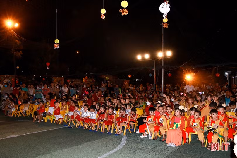 Học sinh ischool Hà Tĩnh hào hứng với đêm hội trăng rằm