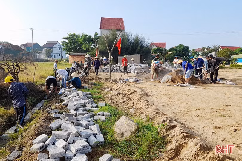 Cán bộ, đảng viên tiên phong xây dựng NTM kiểu mẫu ở xã ven biển Hà Tĩnh