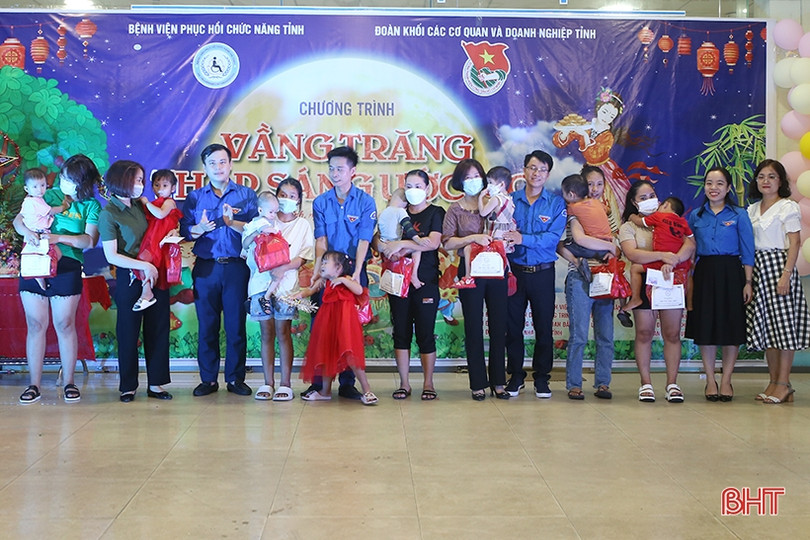 Đêm hội trăng rằm ở Bệnh viện Phục hồi chức năng Hà Tĩnh 