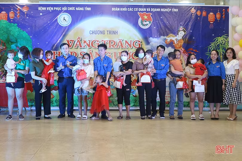 Đêm hội trăng rằm ở Bệnh viện Phục hồi chức năng Hà Tĩnh 