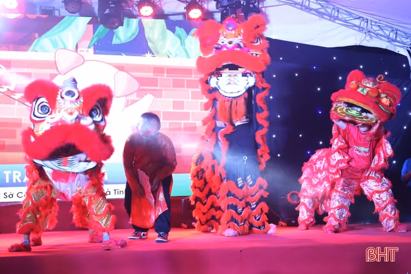 Con em người lao động Formosa Hà Tĩnh vui “Đêm hội trăng rằm”