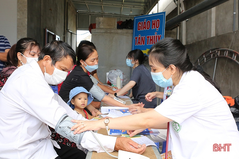 Xét nghiệm sàng lọc cholesterol máu cho 357 người dân thôn Hồng Hà, thị trấn Nghèn