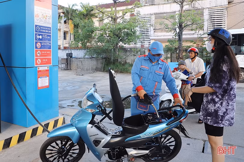 Nhóm hàng bán lẻ nào ở Hà Tĩnh có doanh thu tăng cao nhất trong 8 tháng?