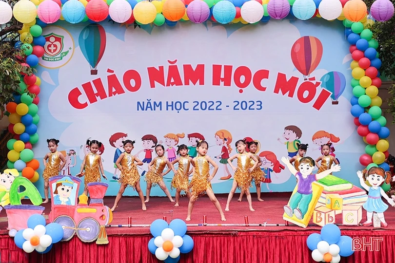 Các trường học ở Hà Tĩnh vui ngày khai trường, chào mừng năm học mới